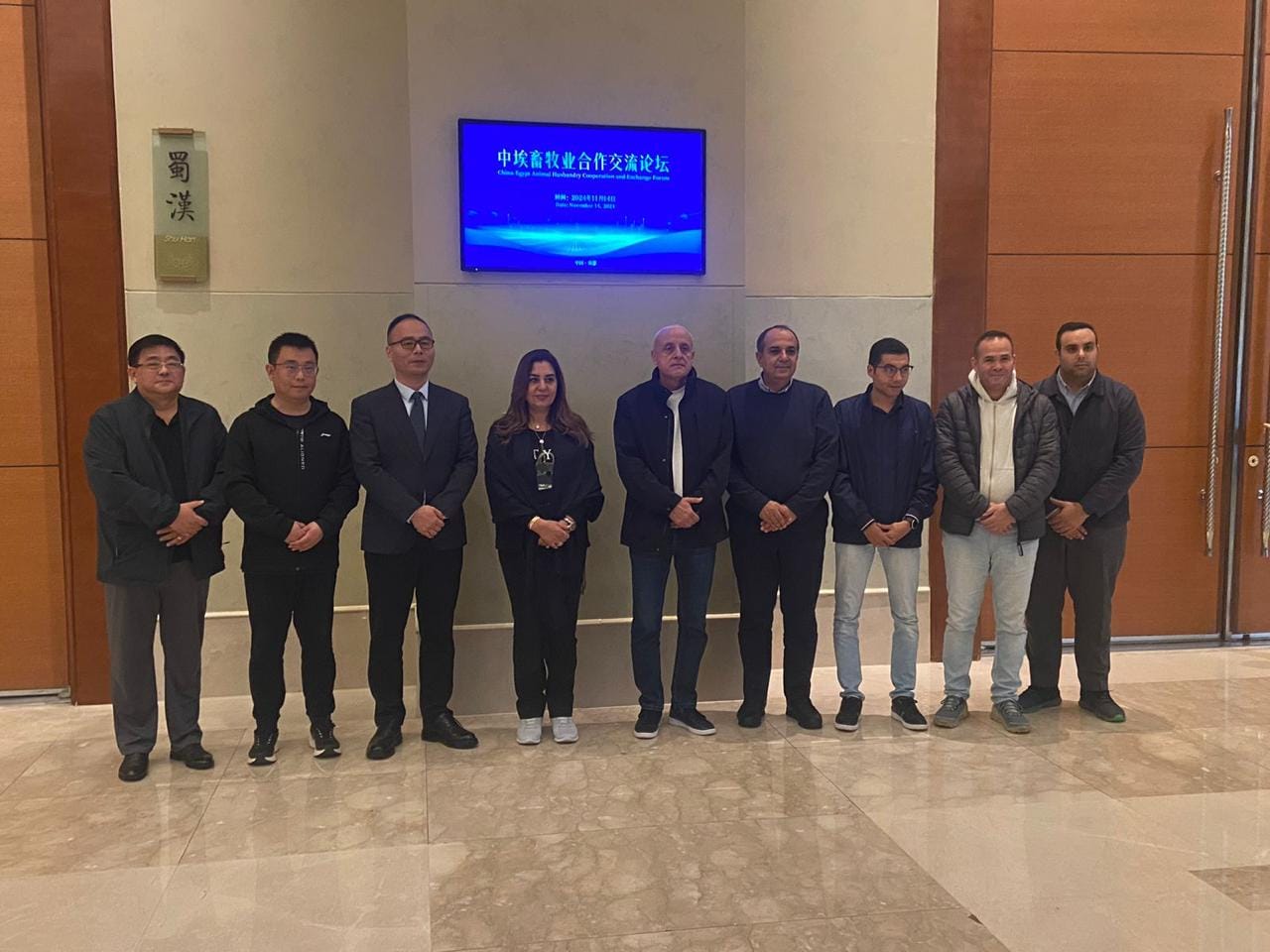 بالصور.. وزيرة التنمية المحلية ومحافظ الأقصر يبحثان التعاون مع عدة شركات صينية