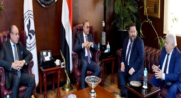 الهيئة العامة للاستثمار وشركة هينفرا البولندية تبحثان إنشاء مشروع لإنتاج الأمونيا الخضراء