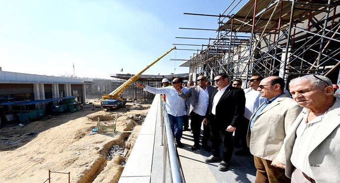 بالصور..وزير الإسكان يتفقد الموقف التنفيذى لمشروع “حديقة تلال الفسطاط”