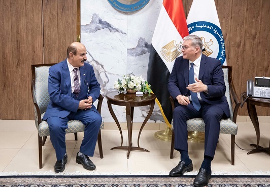 وزير البترول يبحث مع “دراجون أويل” الإماراتية خطط التوسع في خليج السويس