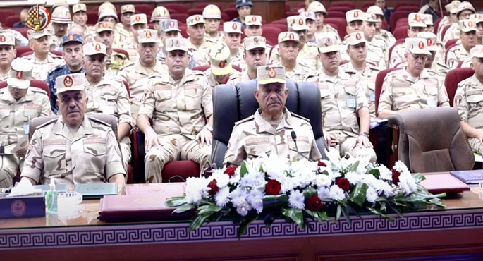 بالفيديو والصور.. وزير الدفاع يشهد تنفيذ المرحلة الرئيسية لمشروع مراكز القيادة التعبوي للمنطقة المركزية العسكرية