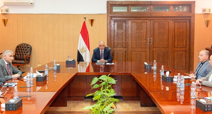 بالصور..وزير الرى يتابع موقف نوعية المياه بعدد من المواقع وتطبيق اشتراطات الوزارة فيما يخص نوعية المياه