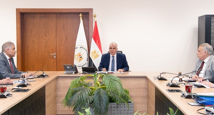 وزير الرى يستعرض مع قيادات الوزارة انجازات وأعمال الوزارة خلال الفترة الماضية