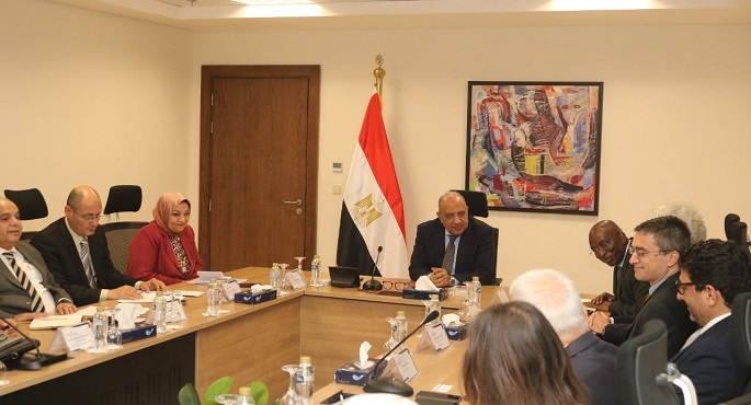 بالصور.. وزير الكهرباء والطاقة المتجددة يبحث مع وفد مؤسسة التمويل الدولية “iFC “سبل دعم وتعزيز التعاون المشترك