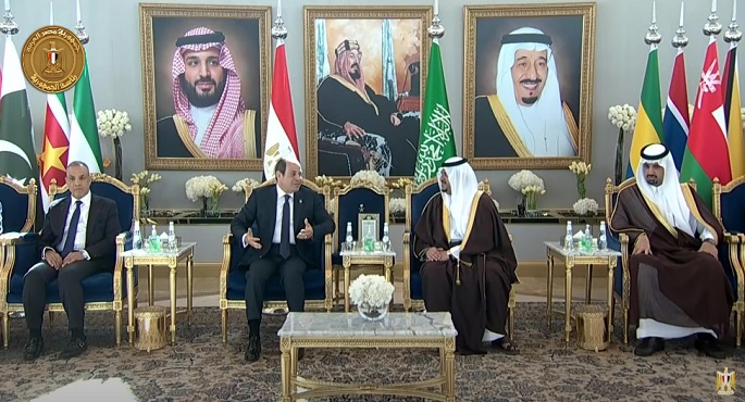 بالفيديو .. الرئيس السيسي يصل الرياض للمشاركة في القمة العربية الإسلامية غير العادية