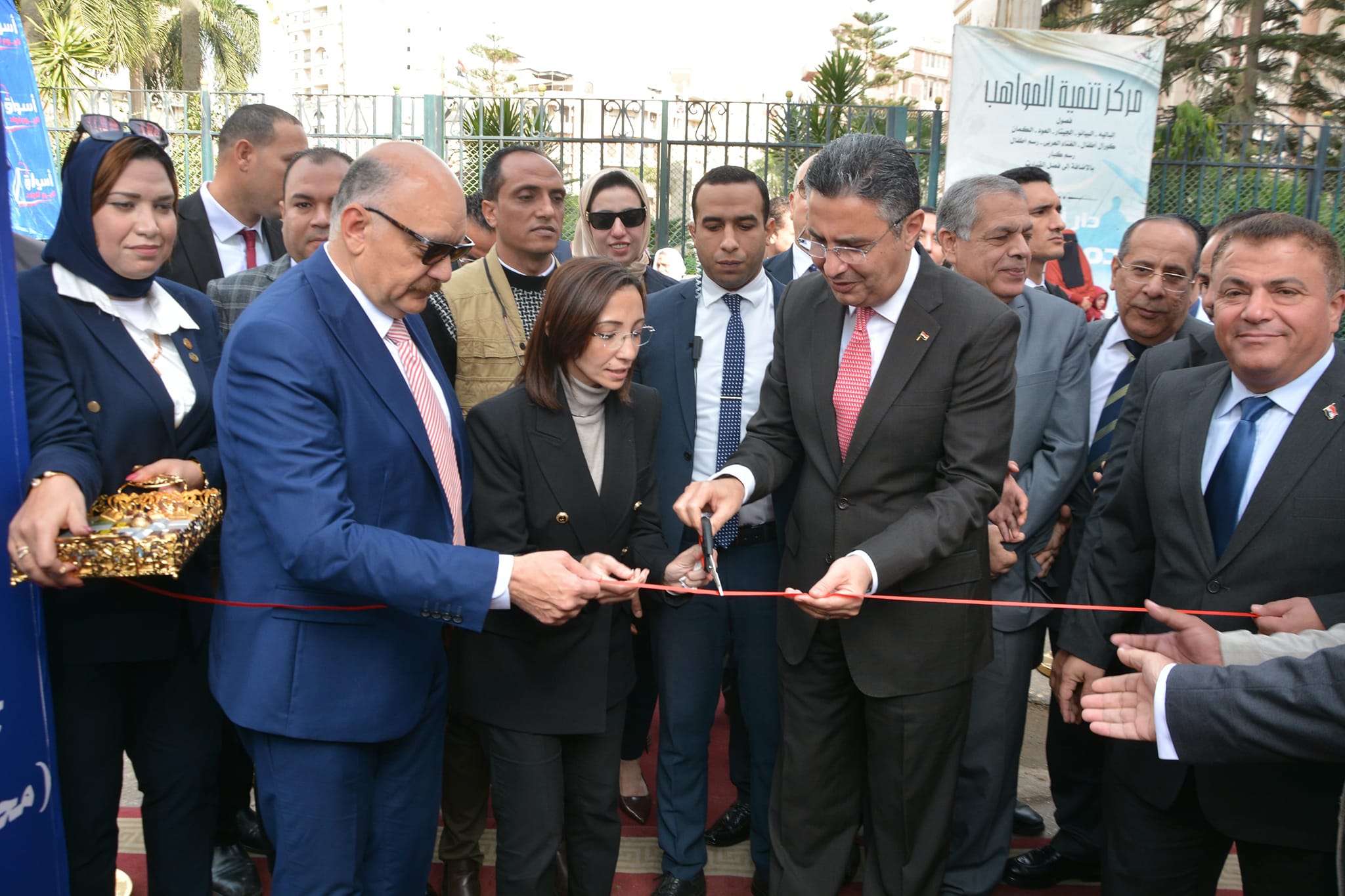 وزير التموين ومحافظ البحيرة يفتتحان سوق اليوم الواحد بمركز دمنهور