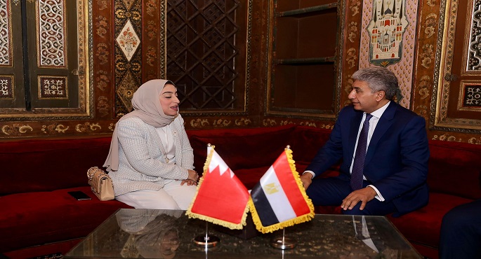 بالصور.. وزير السياحة والآثار يلتقي نظيرته في مملكة البحرين