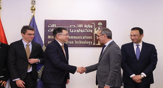 بالصور.. وزير الاتصالات يبحث مع نائب رئيس البنك الدولى التعاون فى مجالات التحول الرقمى وتطوير البنية التحتية الرقمية فى قرى حياة كريمة