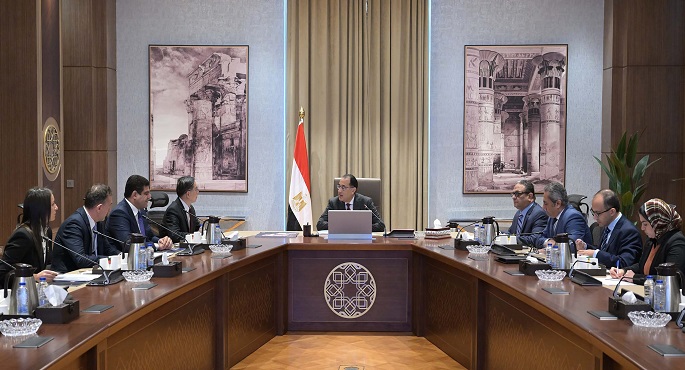 بالصور.. رئيس الوزراء يلتقي رئيس شركة “فوربس جلوبال هولدنج” والوفد المرافق له