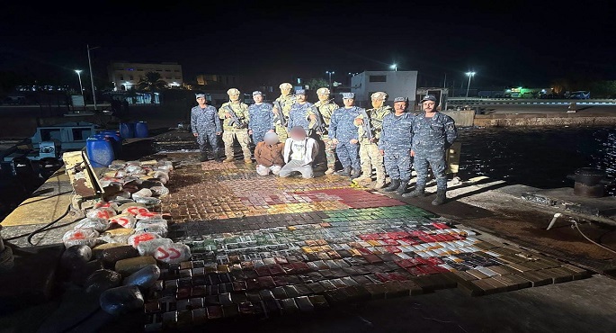 بالصور .. القوات البحرية تحبط محاولة لتهريب كمية من المواد المخدرة عبر سواحل البحر الأحمر