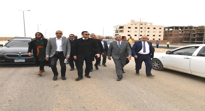 بالصور .. وزير الإسكان يتفقد أعمال الطرق بمنطقة أحياء بيت الوطن بالامتداد الشرقي لمدينة القاهرة الجديدة