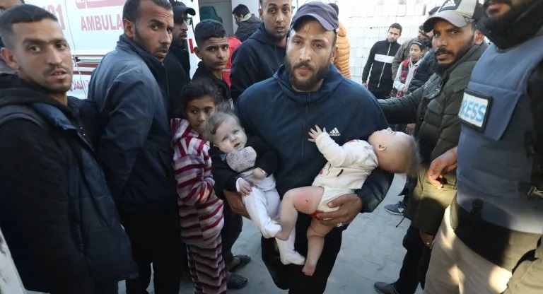 الاحتلال يقصف عدة مستشفيات في قطاع غزة وغاراته توقع نحو 30 شهيدا
