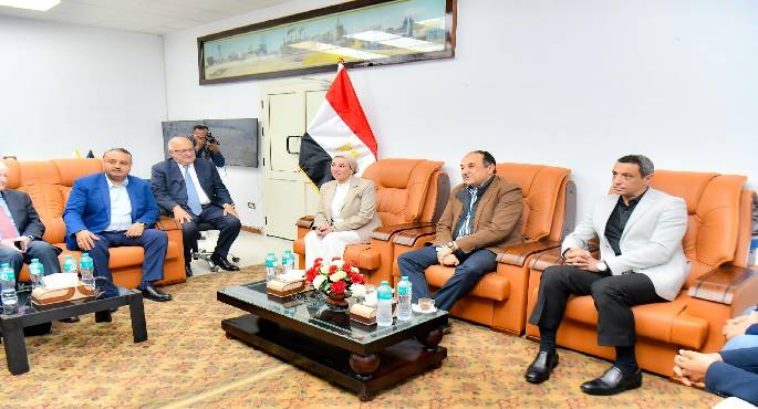 وزيرا قطاع الأعمال والبيئة يعقدان لقاء موسعا مع محافظ السويس ونواب البرلمان