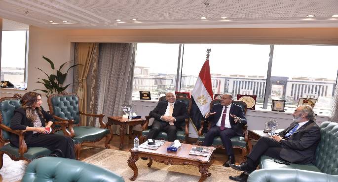 وزير العمل يلتقي وفدًا من غرفة التجارة والصناعة الفرنسية