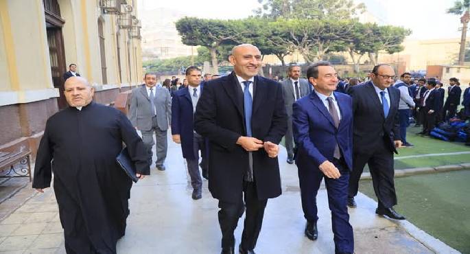 وزير التعليم والسفير الفرنسى يتفقدان مدرسة العائلة المقدسة “الجزويت”لمتابعة سير العملية التعليمية