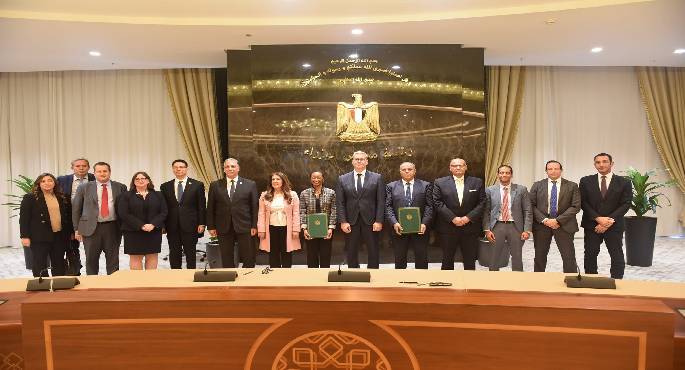 بالصور.. وزير البترول والسفيرة الامريكية يشهدان توقيع اتفاقية منحة لخفض انبعاثات الميثان بقطاع البترول