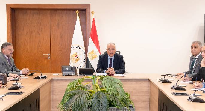 بالصور .. وزير الرى يتابع موقف إيراد نهر النيل والموقف المائى خلال موسم الزراعات الشتوية