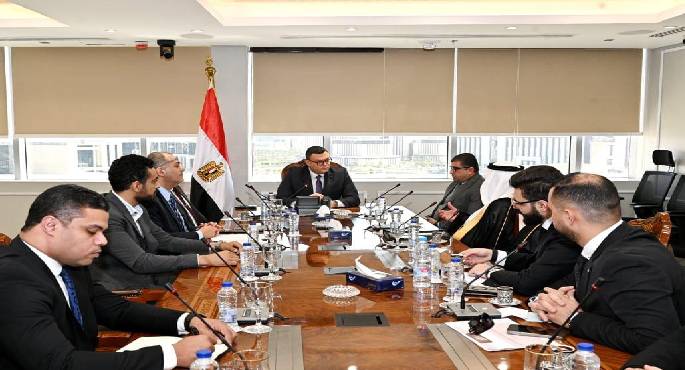 بالصور.. وزير الإسكان يستقبل وفد مستثمرين سعوديين لمناقشة عدد من الفرص الاستثمارية بمصر