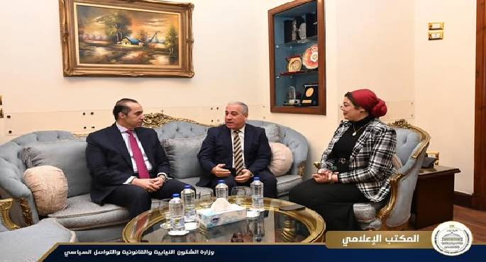 بالصور.. وزير الشئون النيابية والقانونية والتواصل السياسي يلتقي رئيس الهيئة الوطنية للصحافة