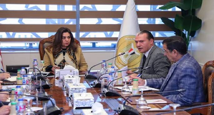 وزيرة التنمية المحلية تتابع مع محافظ الإسكندرية ورئيس الاتحاد العام للغرف التجارية جهود التوسع في نموذج “سوق اليوم الواحد”