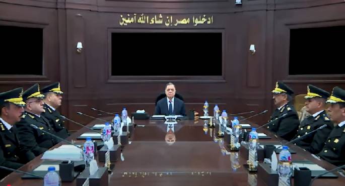 وزير الداخلية يبحث الخطط الأمنية تزامناً مع رأس السنة الميلادية وأعياد المسيحيين