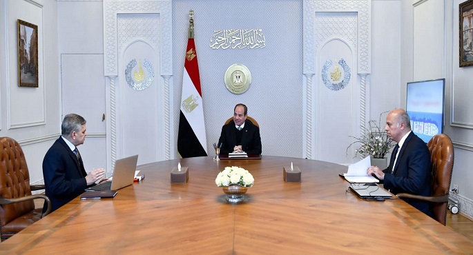 الرئيس السيسي يستعرض المشروعات الجارية لتحديث المجرى الملاحي لقناة السويس