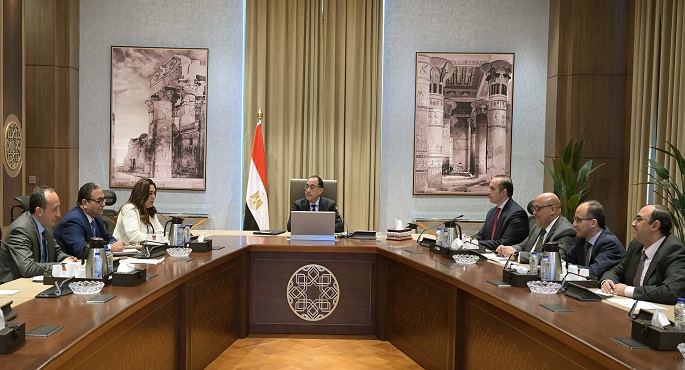 بالصور.. رئيس الوزراء يتابع إجراءات تنفيذ قانون التصالح في مخالفات البناء