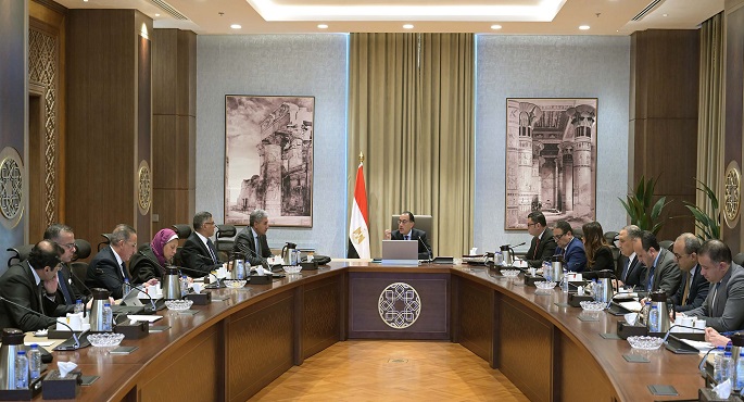 بالصور.. رئيس الوزراء يستعرض الفرص السياحية بالمنطقة المحيطة بهضبة الأهرام بحضور عدد من المستثمرين