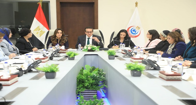 بالصور.. وزير الصحة يعقد اجتماعا موسعا لمتابعة تنفيذ محور التمكين الاقتصادي للمرأة