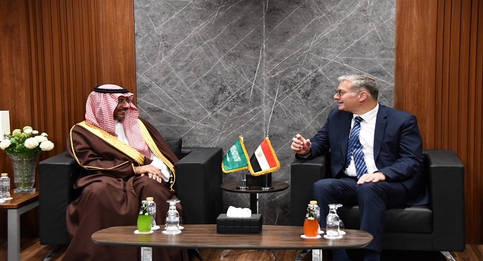 بالصور.. وزير البترول يبحث مع وزير الصناعة والثروة المعدنية السعودي سُبل تعزيز التعاون المشترك