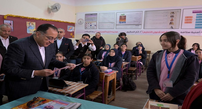 بالصور.. رئيس الوزراء يتابع انتظام العملية التعليمية بمدرسة بورسعيد الثانوية بنات خلال زيارته للمحافظة