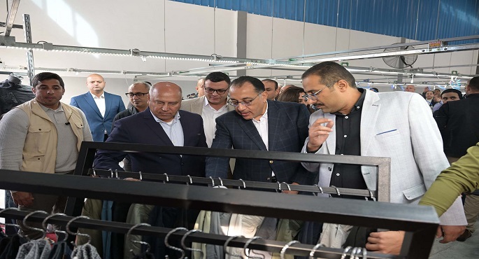 بالصور.. مدبولي يتفقد مصنع “إي بي إم تكستايل” للملابس الجاهزة بمُجمع مصانع “3 يوليو” بالمنطقة الصناعية ببورسعيد