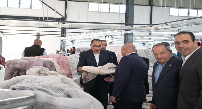 بالصور.. مدبولي يتفقد مصنعي “ستريت ايه جينز” للملابس الجاهزة و “أنتيك” للملابس والمفروشات بالمنطقة الصناعية جنوب بورسعيد