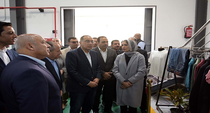 بالصور.. رئيس الوزراء يتفقد مصنع “براند” للملابس الجاهزة والتطريز بالمنطقة الصناعية جنوب بورسعيد