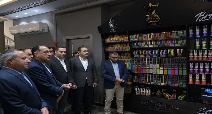 بالصور.. رئيس الوزراء يزور مصنع “مؤمن” للعطور والبخور بالمنطقة الصناعية جنوب بورسعيد