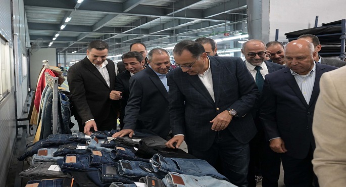 بالصور.. رئيس الوزراء يزور مصنع “أكاي” للملابس الجاهزة بالمنطقة الصناعية جنوب بورسعيد