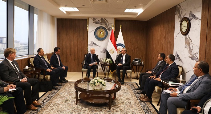 بالصور.. وزير البترول يبحث مع رئيس شركة ميدتيرا انرجى الكندية خططها المستقبلية لعام 2025