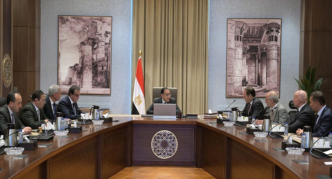 بالصور.. رئيس الوزراء يلتقي المدير التنفيذى لـ”جنرال إلكتريك هيلثكير” لاستعراض مشروع تصنيع أجهزة السونار في مصر