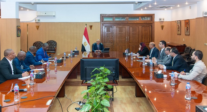 بالصور .. في اجتماعات اللجنة المصرية – الكونجولية .. وزير الري: نعمل على حفر 12 محطة مياه شرب جوفية بكينشاسا