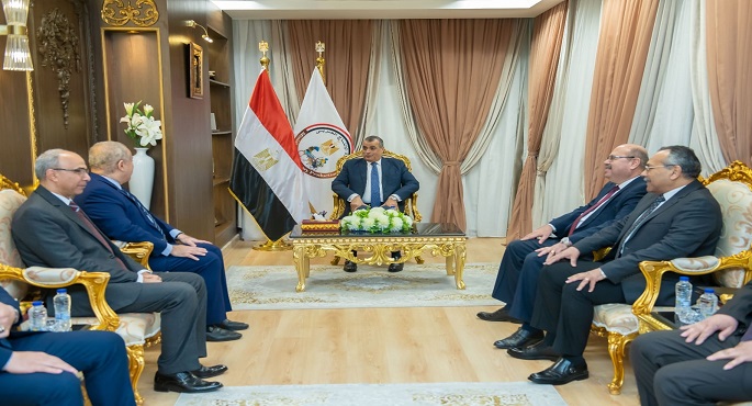 وزير الدولة للإنتاج الحربي يبحث مع سفير مصر بالمغرب الفرص الاستثمارية