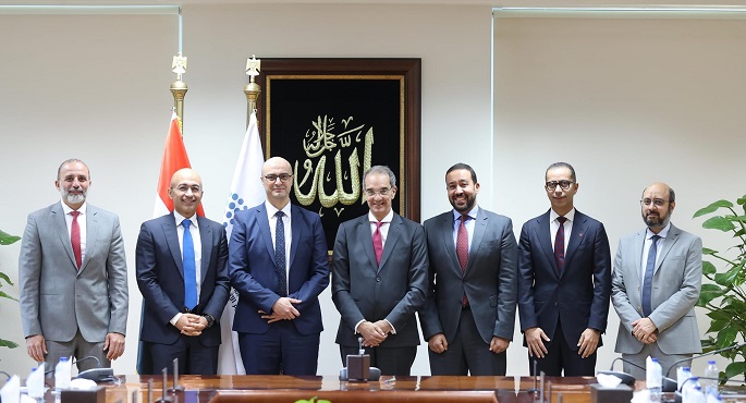 بالصور.. وزير الاتصالات يشهد مراسم توقيع شركات المحمول على آليات جزاءات الجودة بهدف تحسين جودة الخدمة