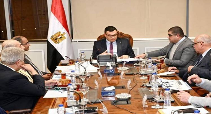 وزير الإسكان يوجه بمد وتدعيم شبكات مياه الشرب والصرف الصحي بالمدن والقرى