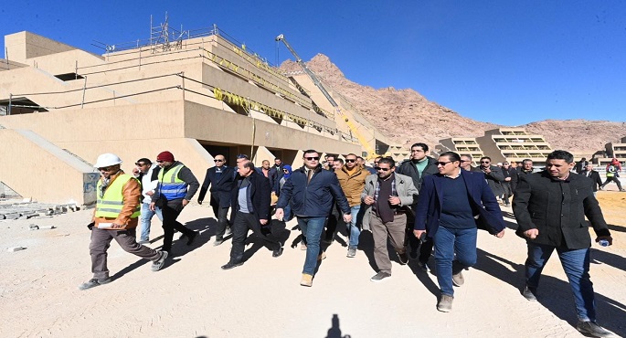 بالصور.. وزير الإسكان ومحافظ جنوب سيناء يتفقدان  مشروع تطوير “التجلي الأعظم” بسانت كاترين