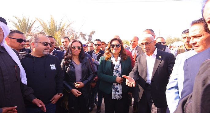 وزيرتا التضامن والتنمية المحلية تستهلان زيارتهما لشمال سيناء بقرية الروضة