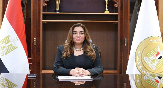 وزيرة التنمية المحلية تتابع مشروع زراعة وتشجير الطريق الدائرى والمحاور المرورية بالقاهرة الكبرى