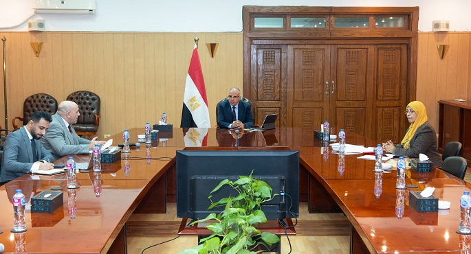 بالصور.. وزير الري يؤكد أهمية تعزيز قدرات هيئة المساحة في الاستفادة من التقنيات الحديثة