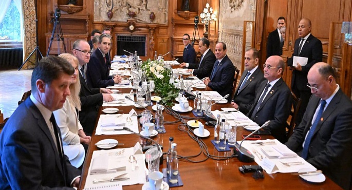 بالصور.. الرئيس السيسي يبحث مع رئيس الوزراء الأيرلندي تعزيز علاقاتهما الثنائية في شتى المجالات