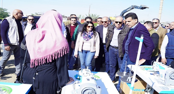 بالصور.. “المشاط” تشهد تسليم معدات الميكنة الزراعية للجمعيات الزراعية