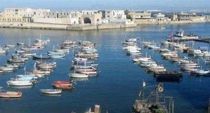 توقف حركة الملاحة بميناء البرلس وسواحل كفر الشيخ لليوم الرابع