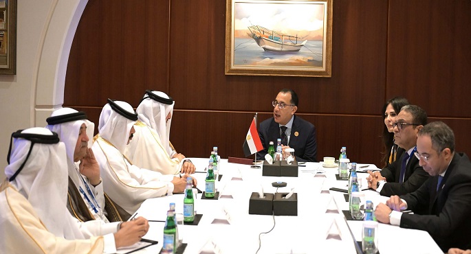 بالصور.. رئيس الوزراء يلتقي وفد رجال أعمال غرفة التجارة والصناعة القطرية لبحث الفرص الإستثمارية